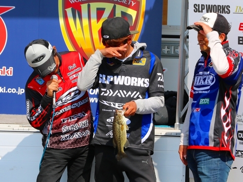 WBS_第2戦_土浦新港_バスフィッシング_プロトーナメント_バスプロ_橋本卓哉_2日目_表彰式_OSP_社長_並木敏成