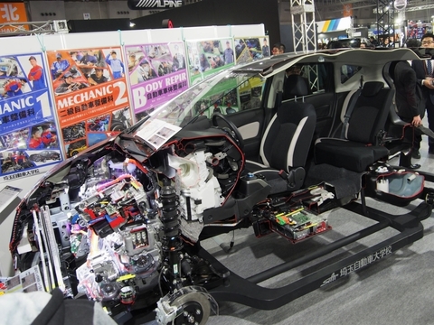 東京オートサロン2018_埼玉自動車大学校_カットモデル_展示