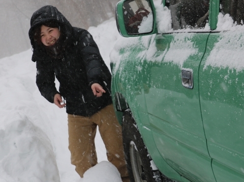 雪中キャンプ_タイヤハウス_つらら