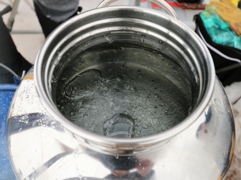 ジャグ_水_凍る_雪中キャンプ_那須