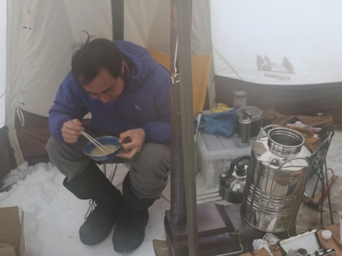 冬_雪中キャンプ_テント_PILZ15TC_薪ストーブ_朝食