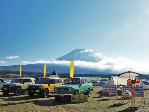 ふもとっぱらでそとあそび_快晴_富士山_展示_カスタム_ドッヂビー